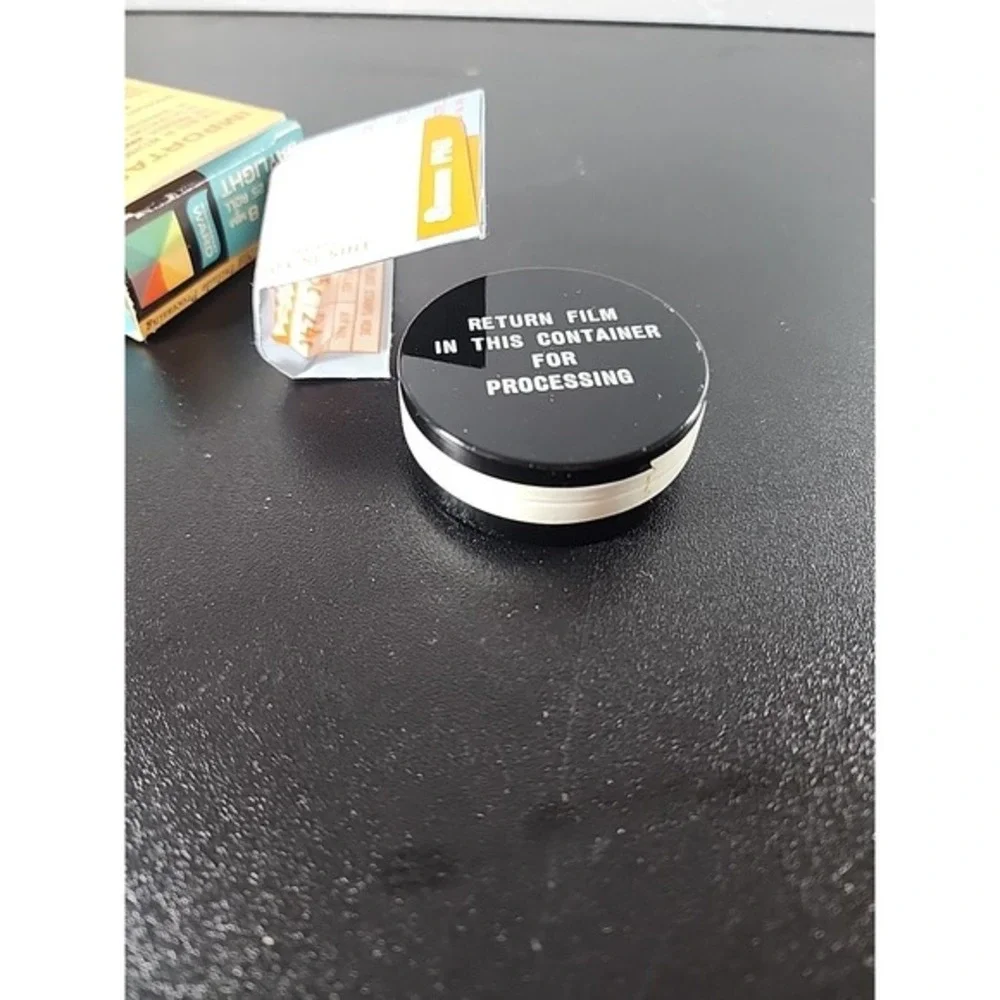 Montgomery Wards Color Movie Film Double 8mm Film Magazine – Sealed – Exp‎ 1968 - Picture 7 of 7